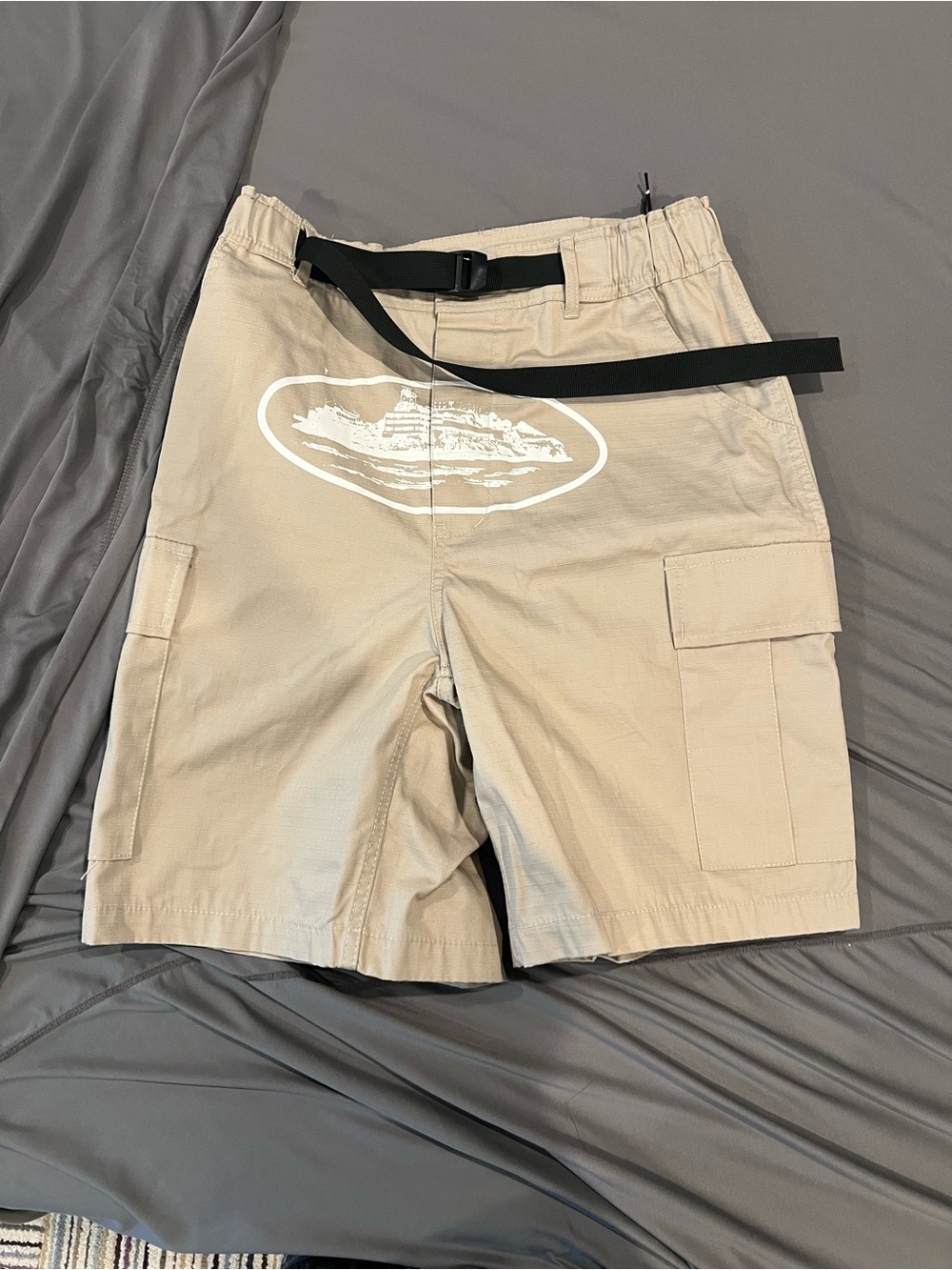 CORTEIZ RTW OG ALCATRAZ CARGO SHORTS - BEIGE
Size: S
Like New
